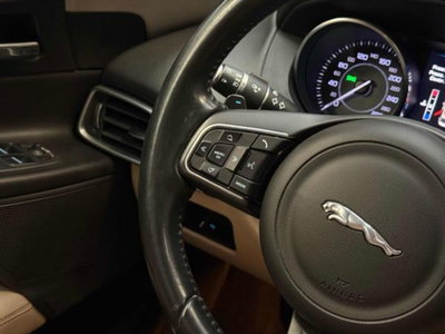 Jaguar XE 2.0 D Turbo 180CV aut. Prestige (19)
