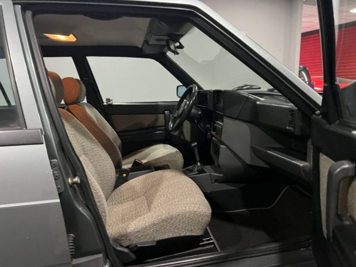 Alfa Romeo 75 1.6 (10)