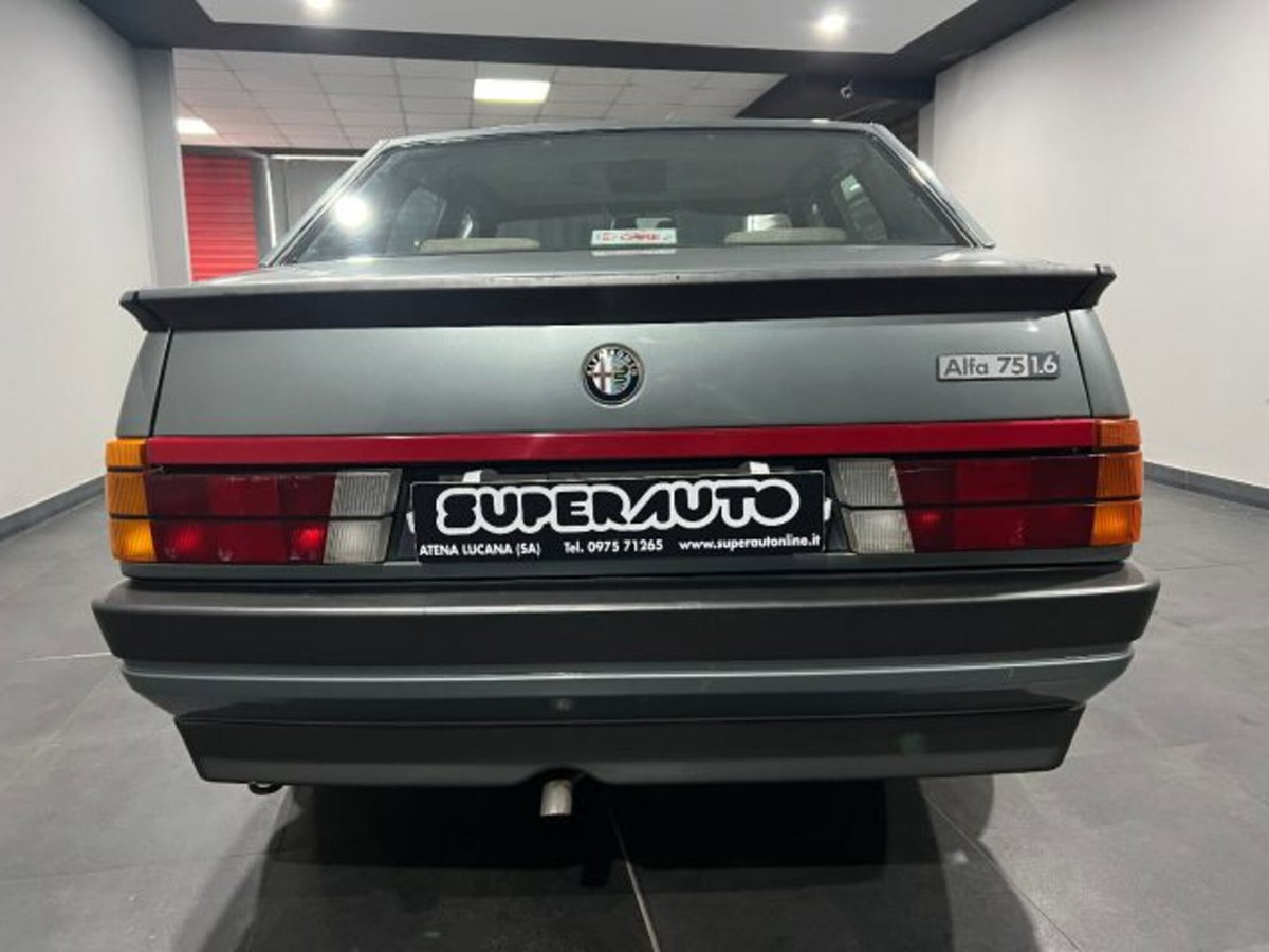 Alfa Romeo 75 1.6 (5)