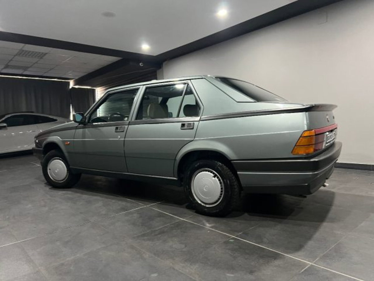 Alfa Romeo 75 1.6 (6)