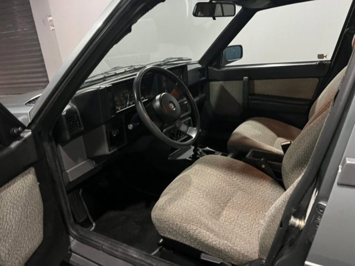 Alfa Romeo 75 1.6 (7)