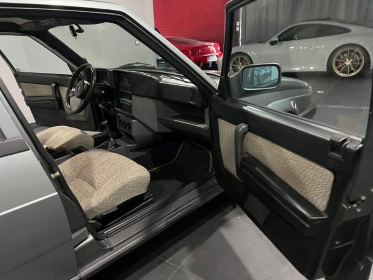 Alfa Romeo 75 1.6 (9)