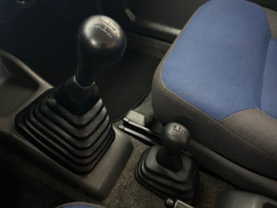 Suzuki Jimny 1.3i 16V cat 4WD JLX (16)
