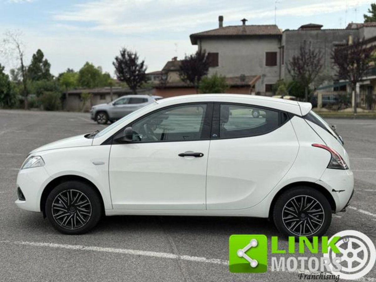 Lancia Ypsilon 1.2 69 CV 5 porte Elefantino Blu (12)