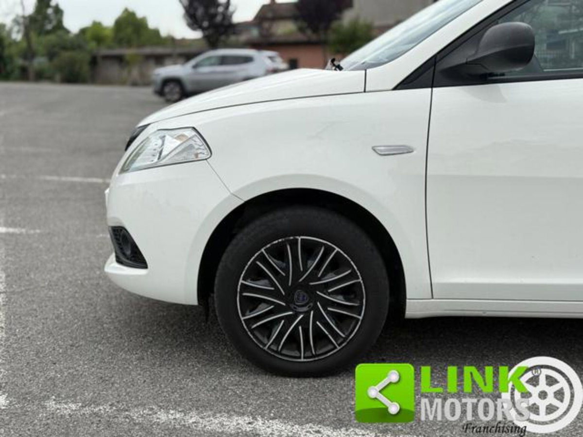 Lancia Ypsilon 1.2 69 CV 5 porte Elefantino Blu (13)