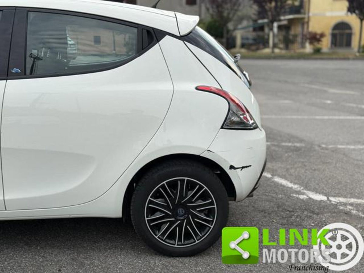 Lancia Ypsilon 1.2 69 CV 5 porte Elefantino Blu (14)
