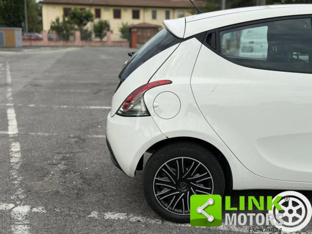 Lancia Ypsilon 1.2 69 CV 5 porte Elefantino Blu (15)