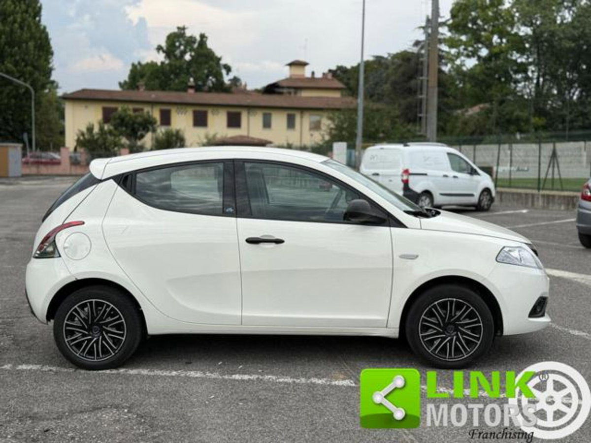 Lancia Ypsilon 1.2 69 CV 5 porte Elefantino Blu (3)