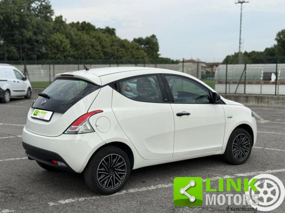 Lancia Ypsilon 1.2 69 CV 5 porte Elefantino Blu (9)
