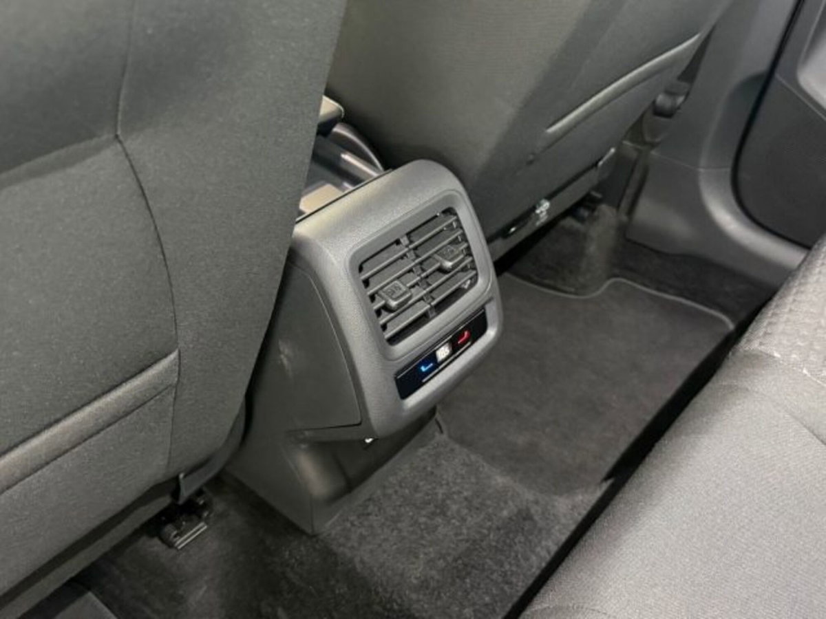 Volkswagen T-Roc 1.5 tsi Life (10)