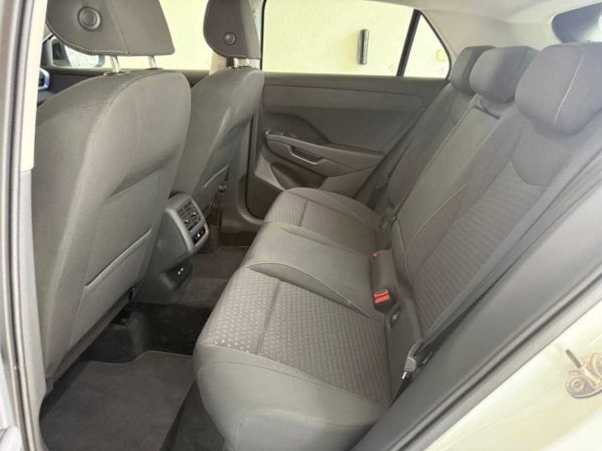 Volkswagen T-Roc 1.5 tsi Life (11)