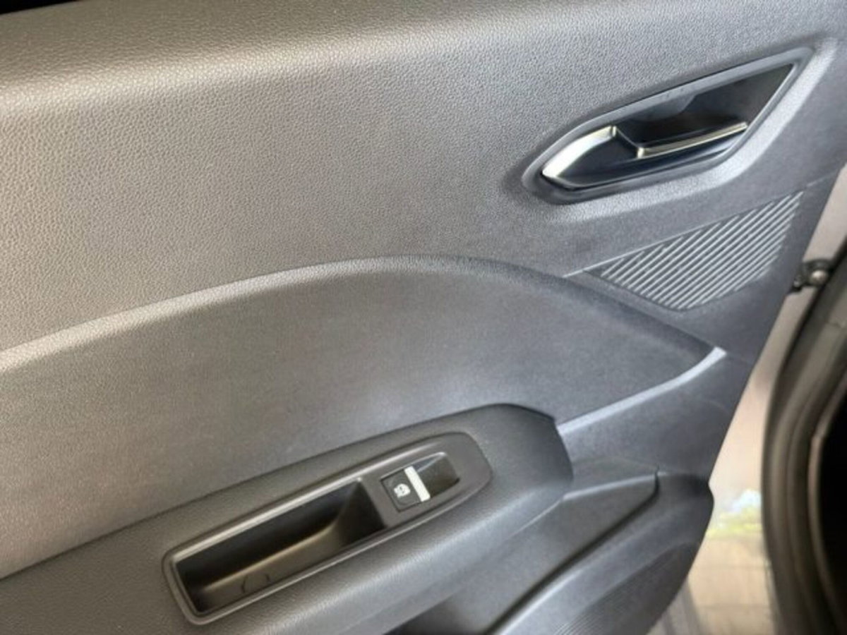 Renault Captur TCe 90 CV Techno (12)