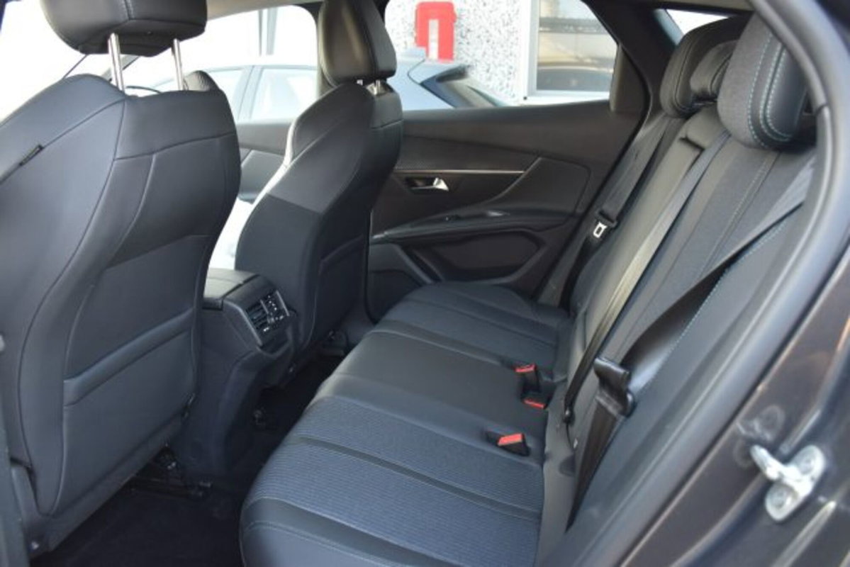 Peugeot 3008 BlueHDi 130 S&S EAT8 Allure Pack (17)