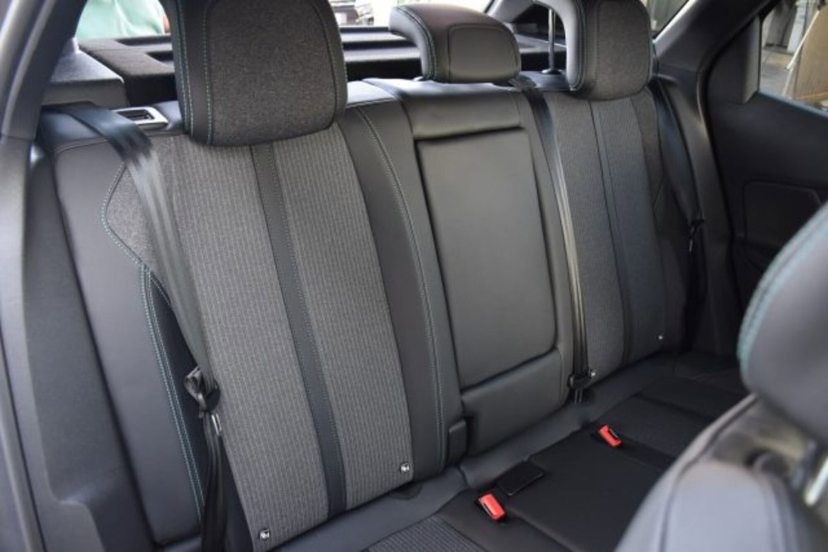 Peugeot 3008 BlueHDi 130 S&S EAT8 Allure Pack (18)
