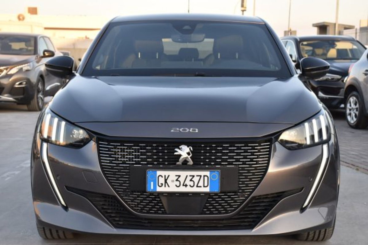 Peugeot 208 PureTech 130 Stop&Start EAT8 5 porte GT (2)