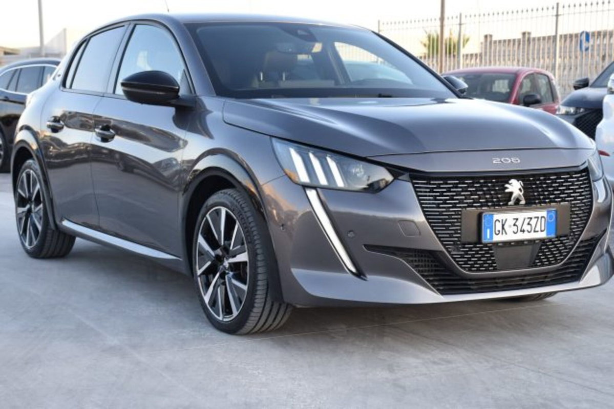 Peugeot 208 PureTech 130 Stop&Start EAT8 5 porte GT (3)