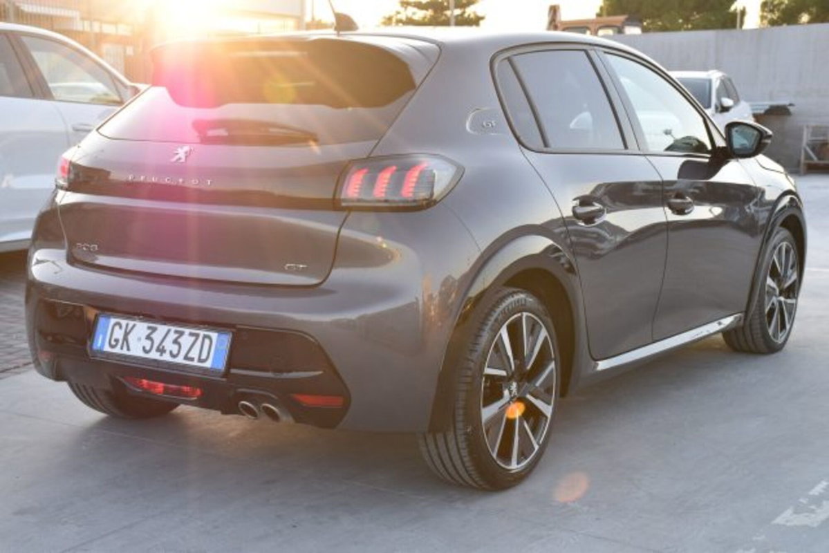 Peugeot 208 PureTech 130 Stop&Start EAT8 5 porte GT (4)