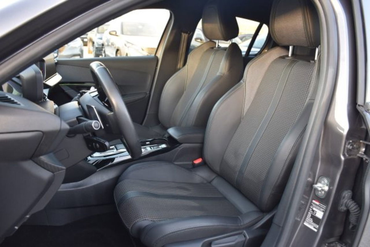 Peugeot 208 PureTech 130 Stop&Start EAT8 5 porte GT (8)