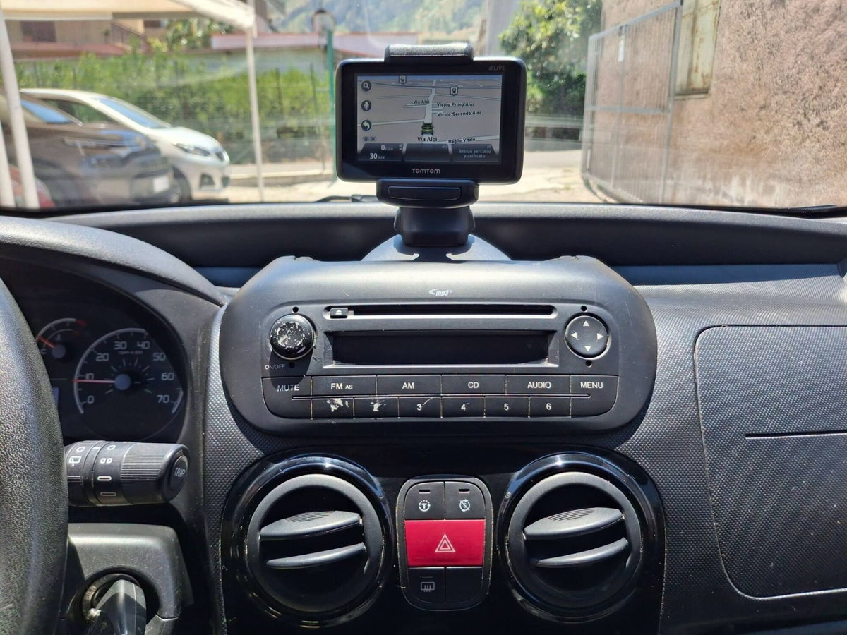 Fiat Qubo 1.3 MJT 95 CV Trekking (19)