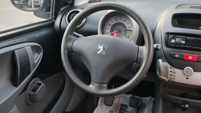 Peugeot 107 68CV 5p. Allure (14)