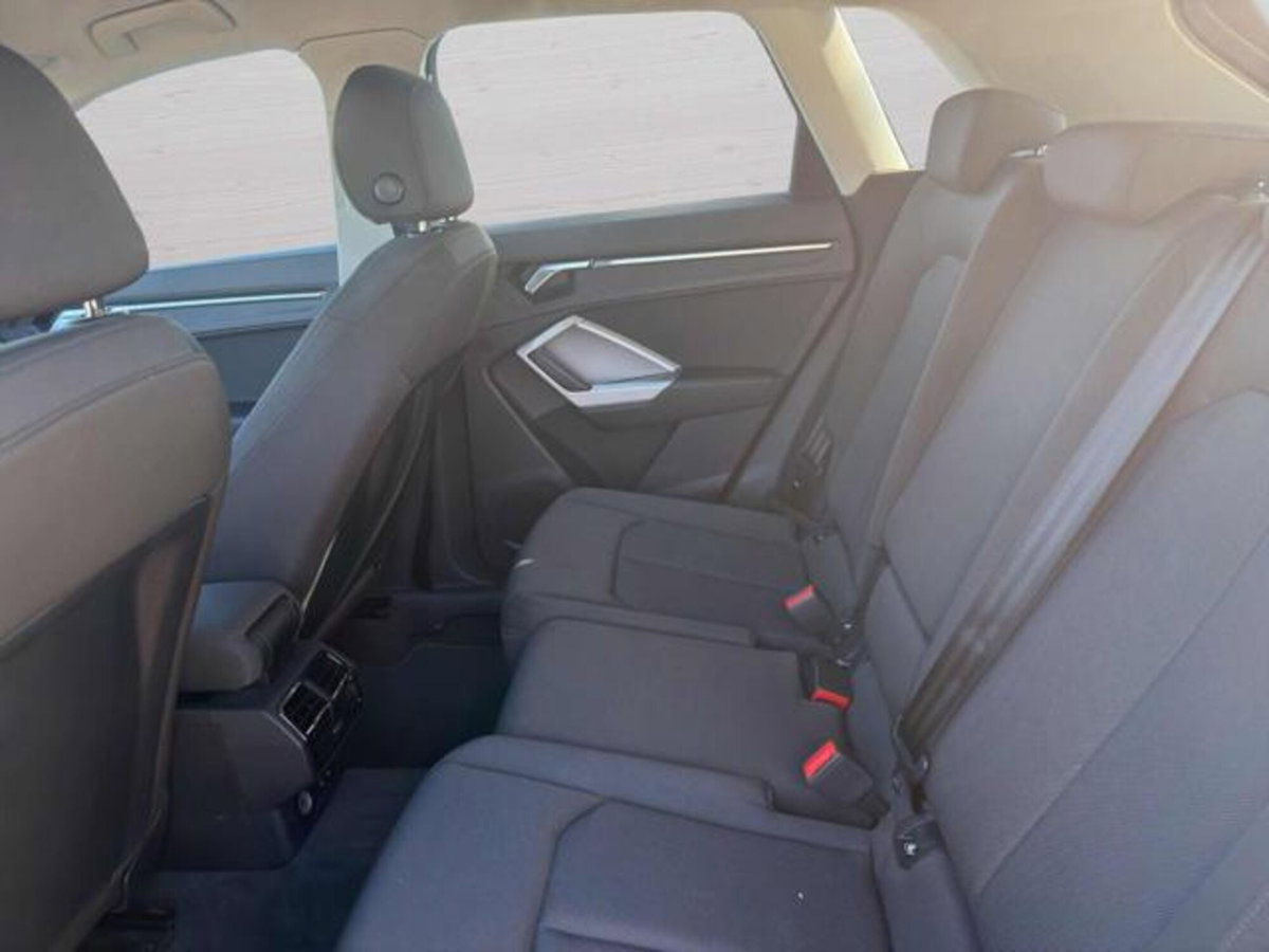 Audi Q3 35 TDI quattro S tronic Business (10)