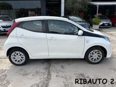 Toyota Aygo 1.0 VVT-i 69 CV 5 porte x-pure (12)