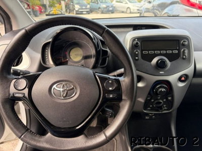Toyota Aygo 1.0 VVT-i 69 CV 5 porte x-pure (19)