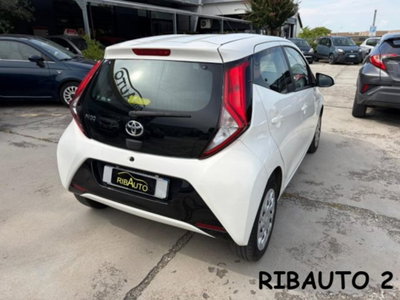 Toyota Aygo 1.0 VVT-i 69 CV 5 porte x-pure (20)