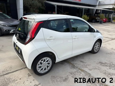 Toyota Aygo 1.0 VVT-i 69 CV 5 porte x-pure (9)