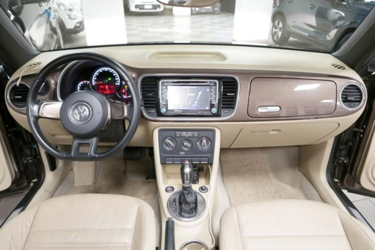 Volkswagen Maggiolino Cabrio 1.2 TSI Design (10)