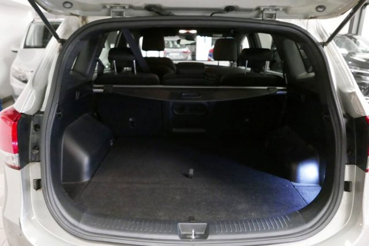 Kia Carens 1.6 GDI Class (11)