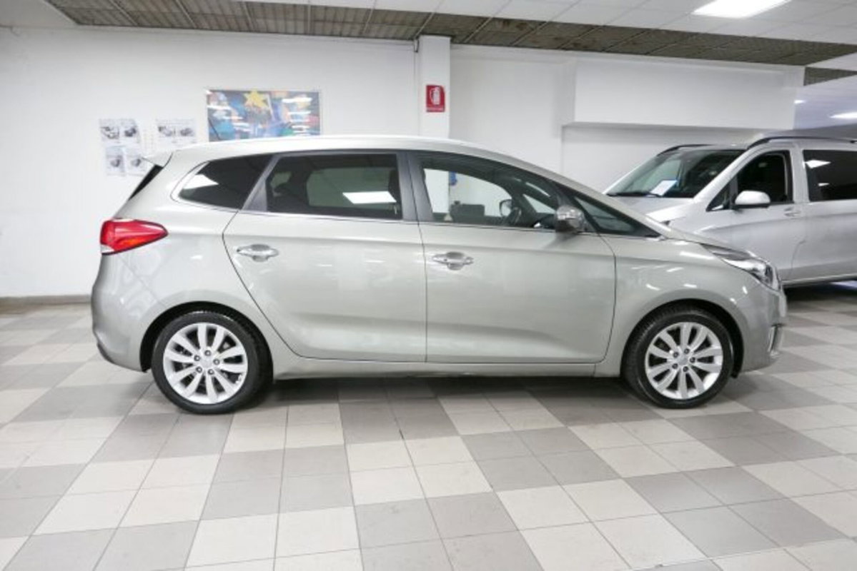 Kia Carens 1.6 GDI Class (3)