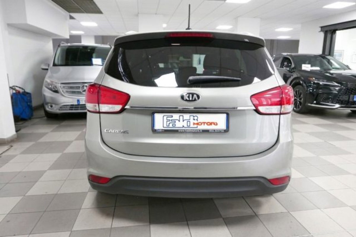 Kia Carens 1.6 GDI Class (5)