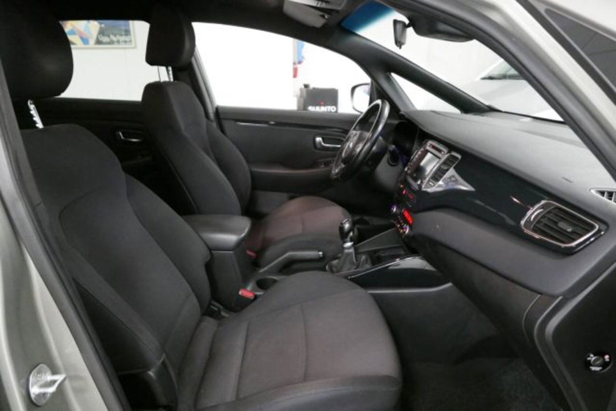 Kia Carens 1.6 GDI Class (8)