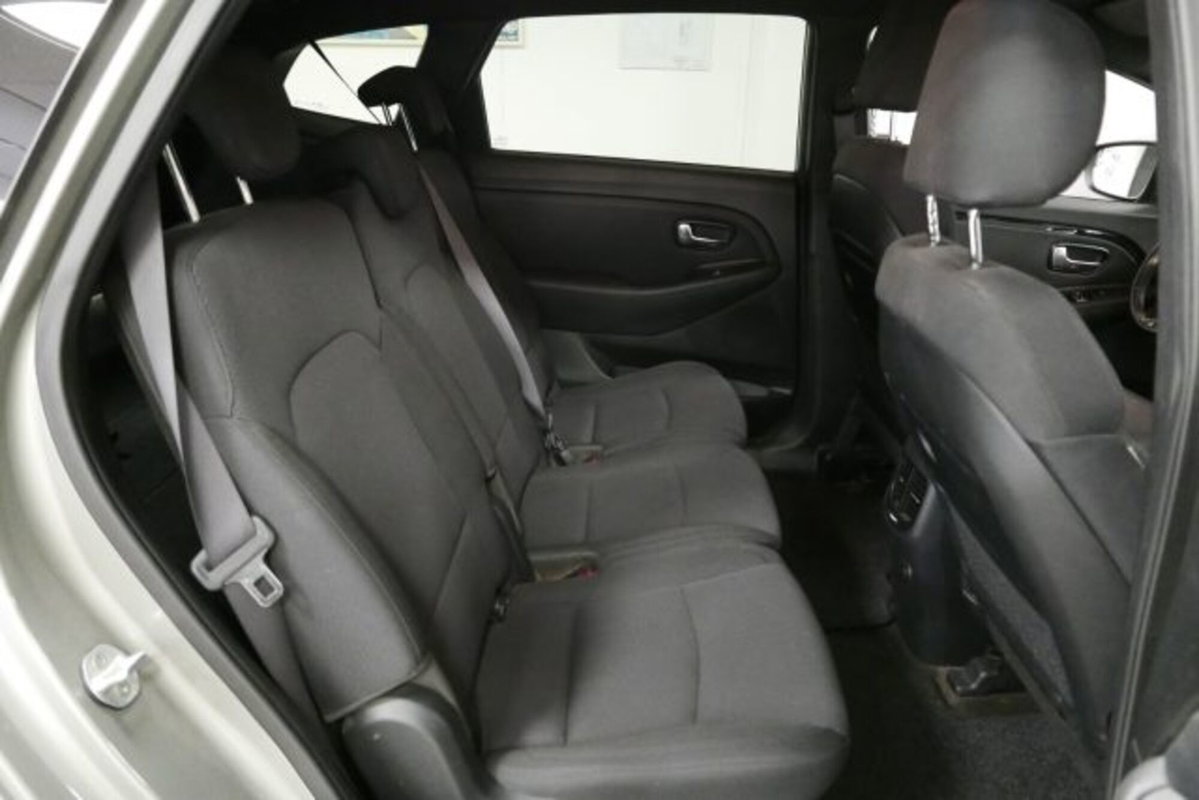 Kia Carens 1.6 GDI Class (9)