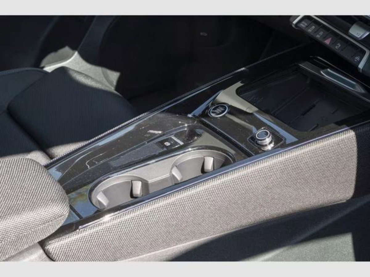 Audi Q3 35 TDI S line edition (8)