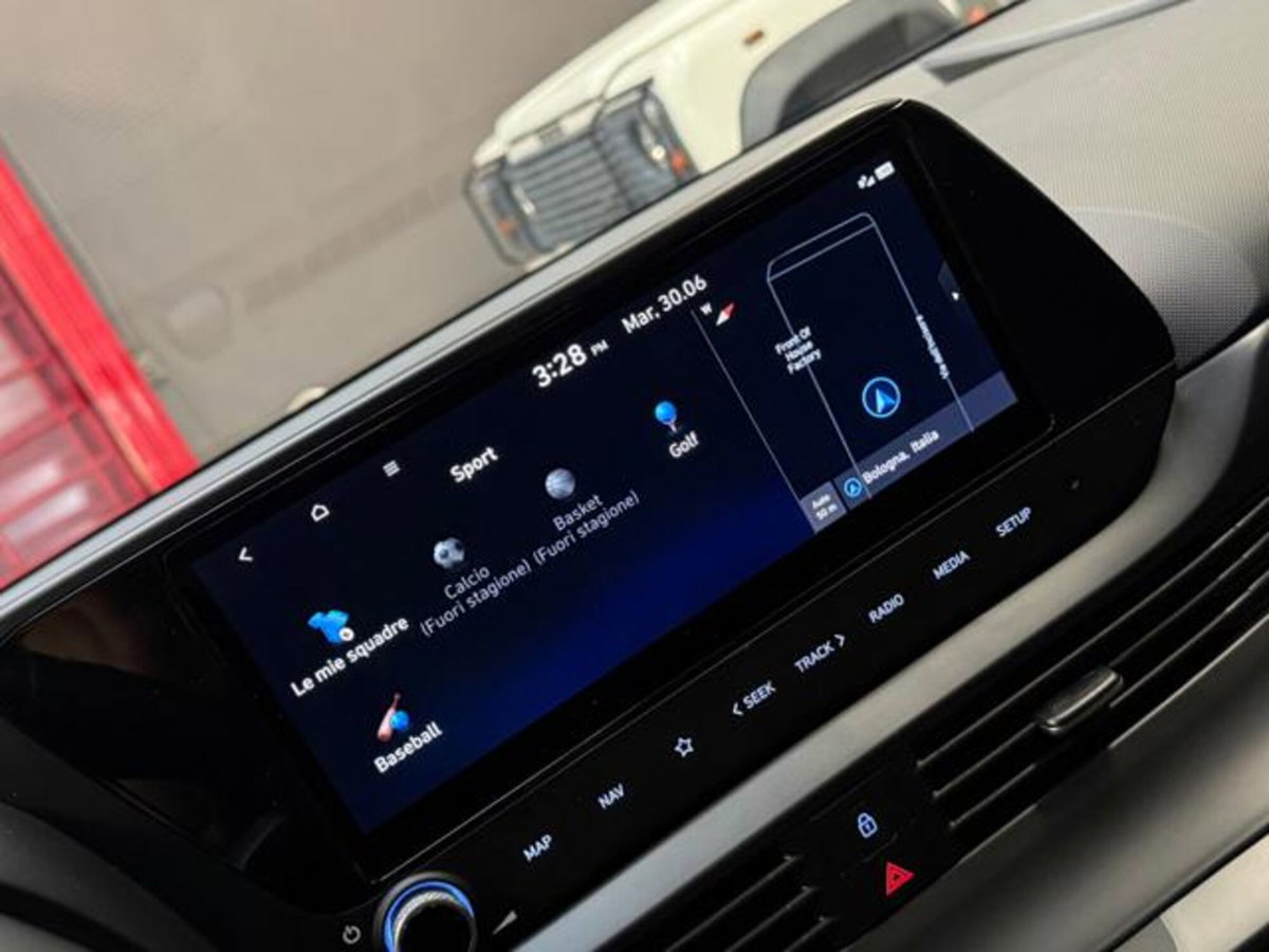 Hyundai Bayon 1.0 t-gdi 48V Xclass imt (15)