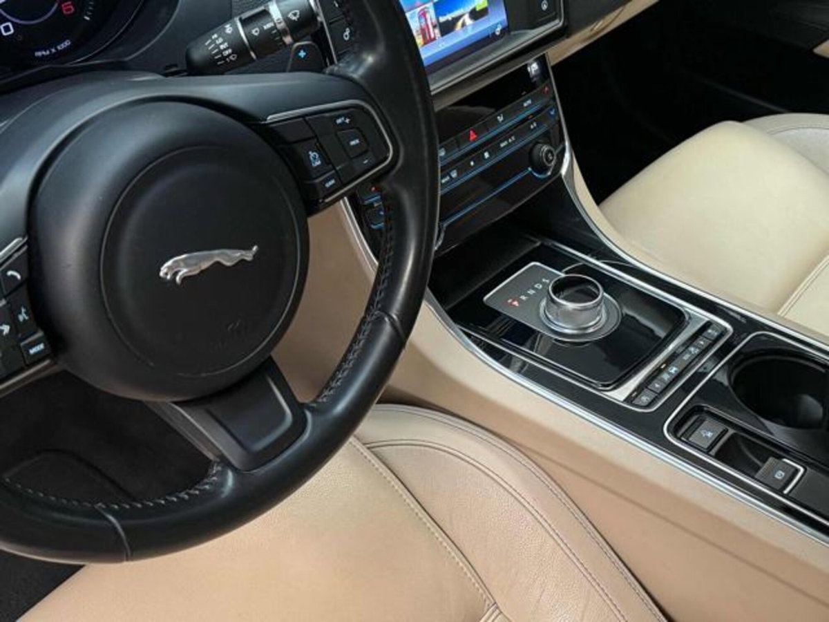 Jaguar XE 2.0 D Turbo 180CV aut. Prestige (10)