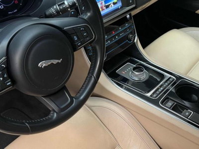 Jaguar XE 2.0 D Turbo 180CV aut. Prestige (10)