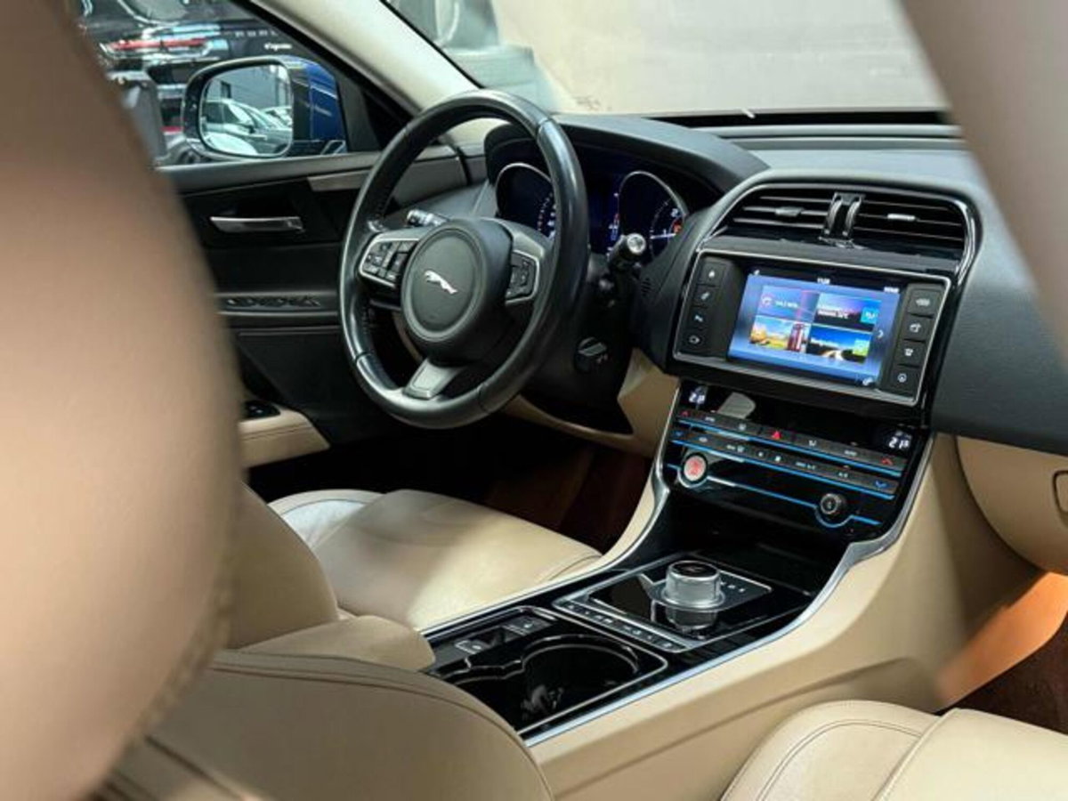 Jaguar XE 2.0 D Turbo 180CV aut. Prestige (15)