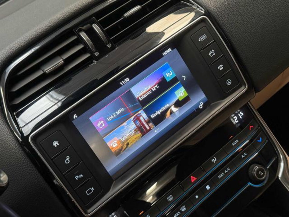 Jaguar XE 2.0 D Turbo 180CV aut. Prestige (18)