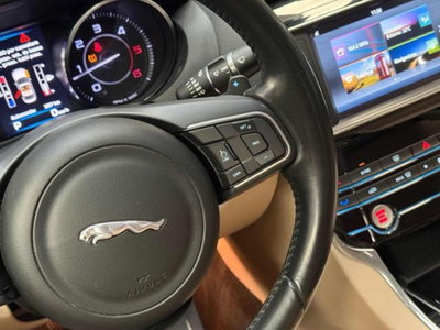 Jaguar XE 2.0 D Turbo 180CV aut. Prestige (20)