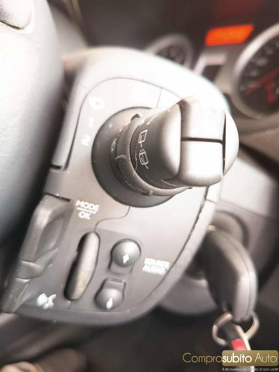 Renault Clio 1.2 16V 5 porte GPL 20th Anniversario (11)