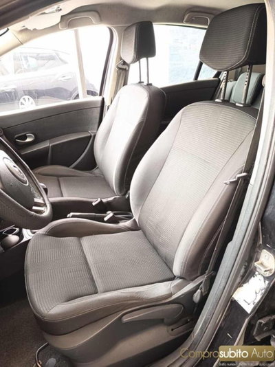 Renault Clio 1.2 16V 5 porte GPL 20th Anniversario (14)