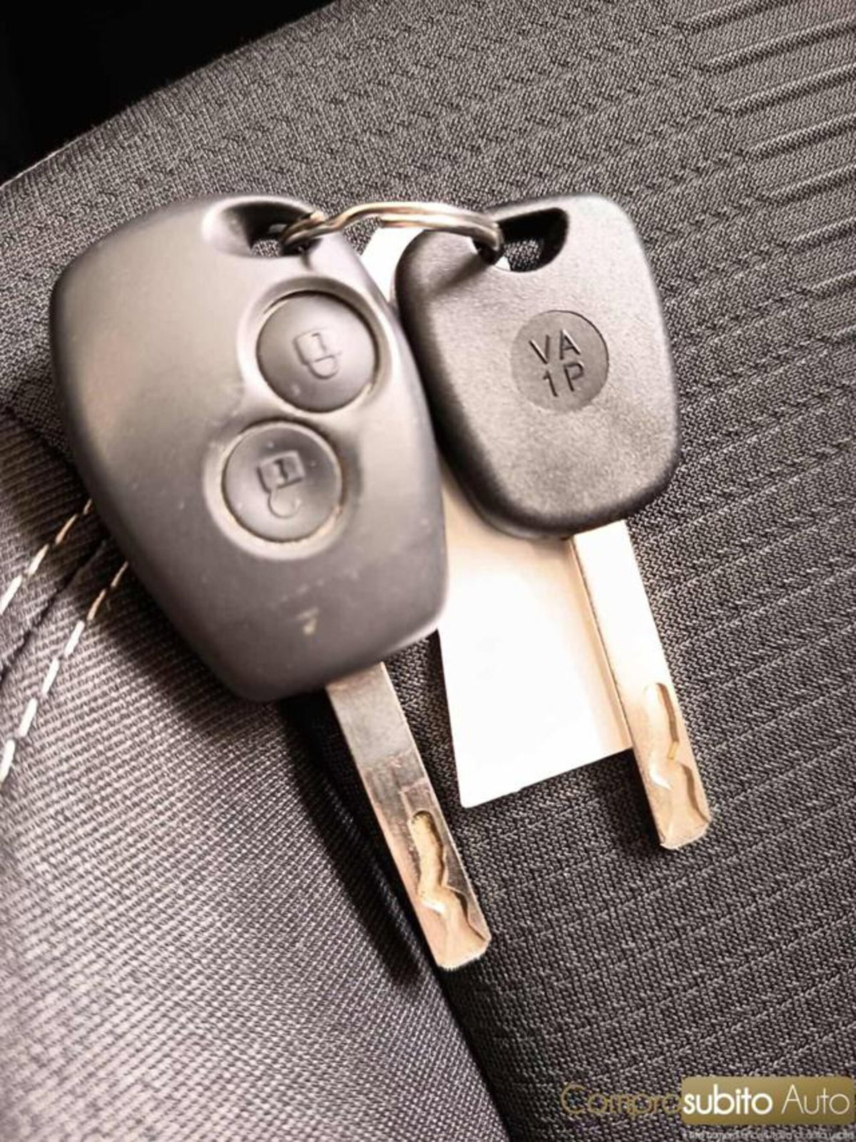 Renault Clio 1.2 16V 5 porte GPL 20th Anniversario (20)
