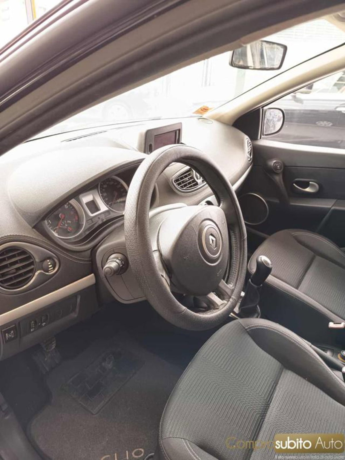 Renault Clio 1.2 16V 5 porte GPL 20th Anniversario (8)