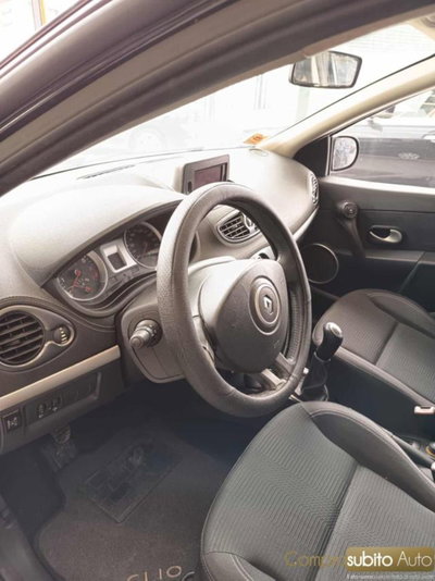 Renault Clio 1.2 16V 5 porte GPL 20th Anniversario (8)