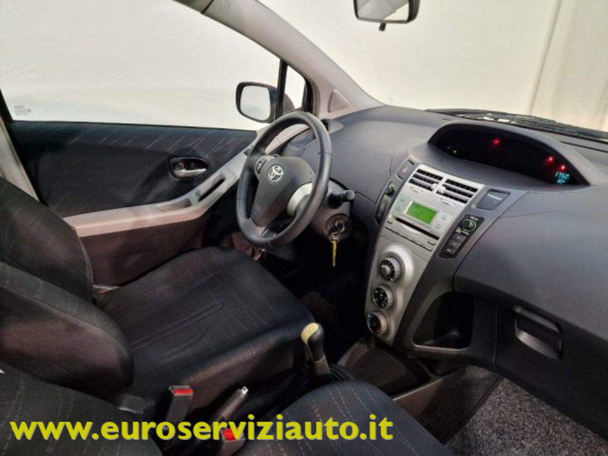 Toyota Yaris 1.3 5 porte Sol (12)