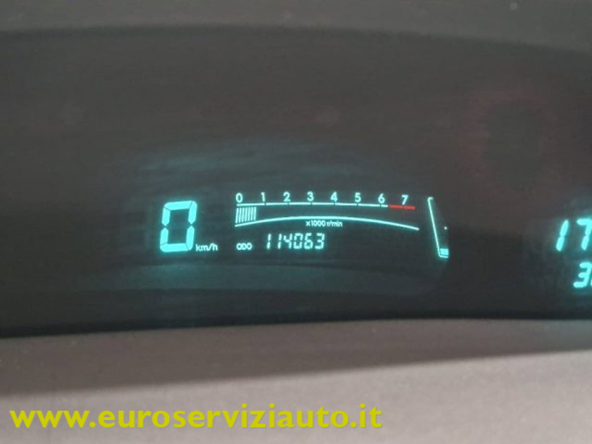 Toyota Yaris 1.3 5 porte Sol (13)