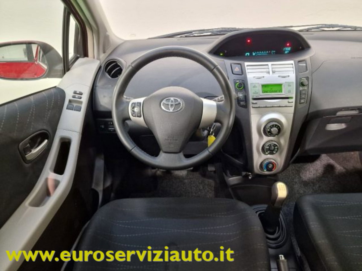 Toyota Yaris 1.3 5 porte Sol (15)